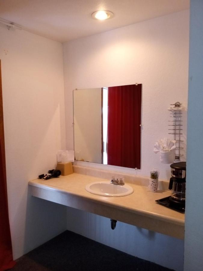 Riverview Motel Mammoth Spring Bagian luar foto
